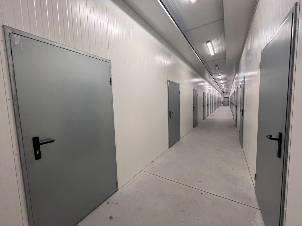 Location de box, garde-meubles et garages sécurisés à Saintes et Saint-Jean-d’Angély. Différentes surfaces pour particuliers et professionnels.