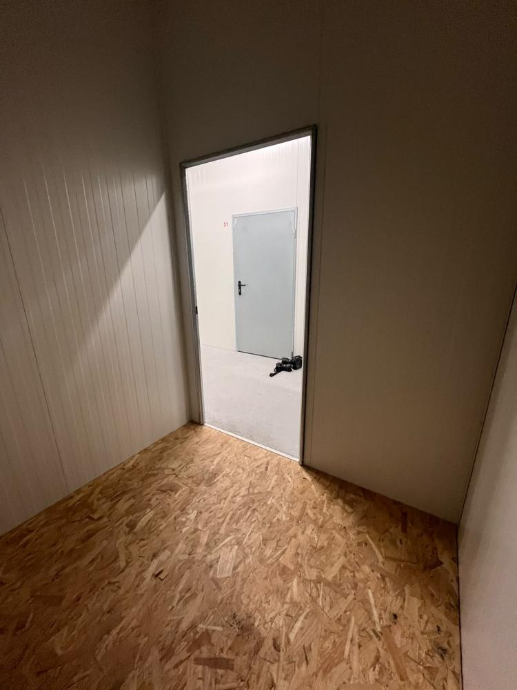 Location de box, garde-meubles et garages sécurisés à Saintes et Saint-Jean-d’Angély. Différentes surfaces pour particuliers et professionnels.