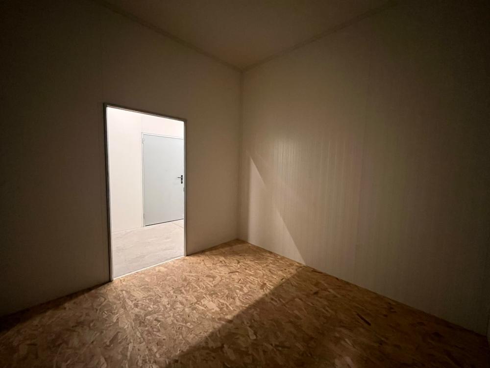 SCI CFM propose la location de box de stockage, garde-meubles et garages sécurisés à Saintes et Saint-Jean-d’Angély. Découvrez nos solutions.